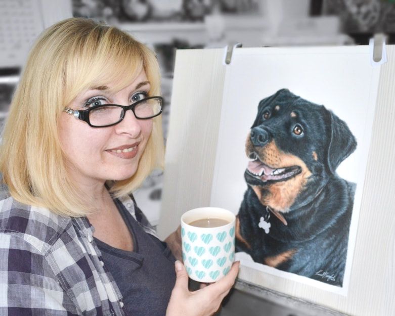 Artist Karen M Berisford with a coloured pencil Black Labrador drawing